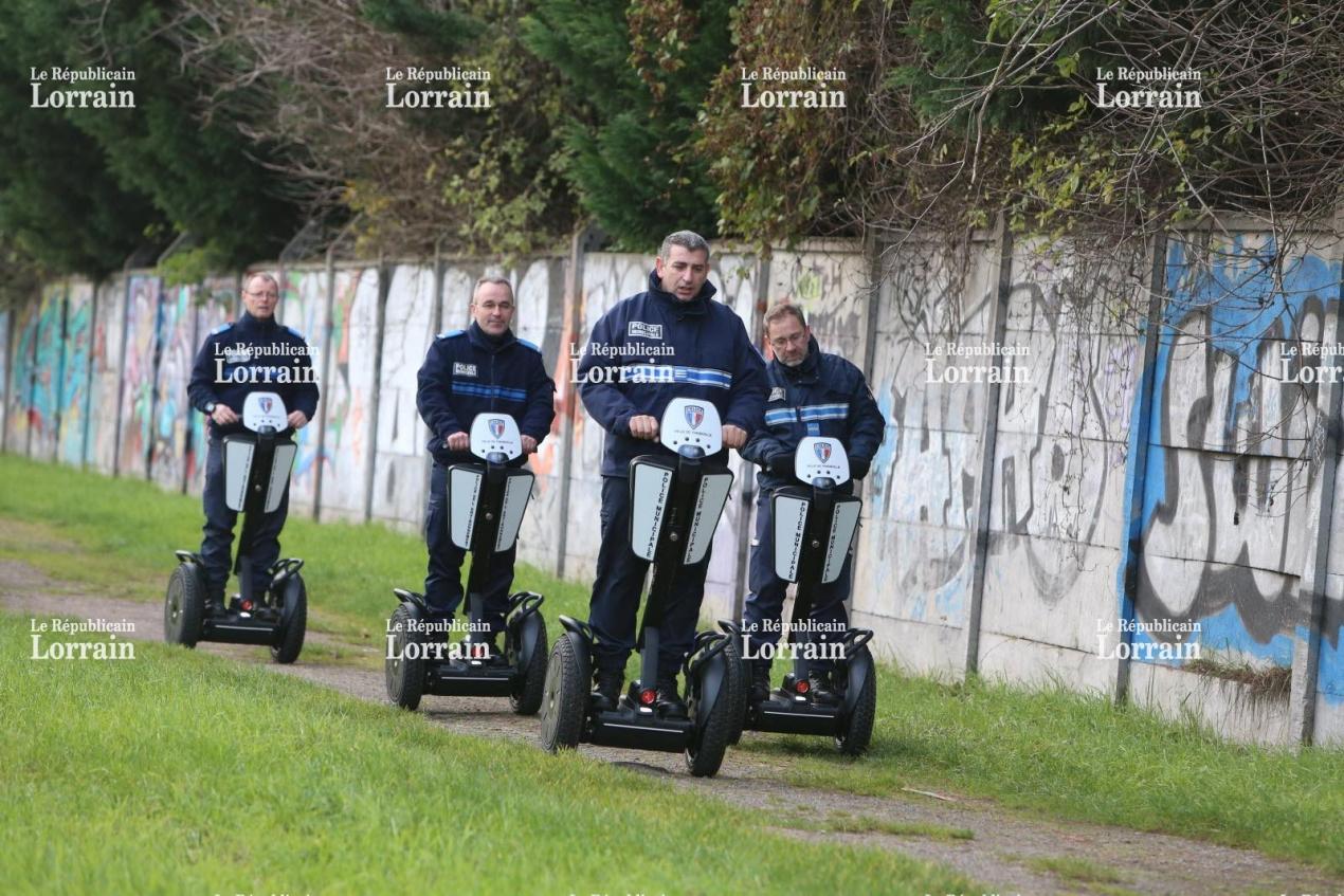 la-police-municipale-de-thionville-etrenne-ses-gyropodes-photo-pierre-heckler-1418534696.thumb.jpg.3248f3301e7f0b73ae245eb7fa95186a.jpg