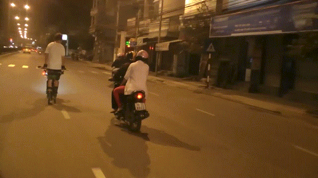 Vietnam, Cambodge en roller, VAE et side-car vélo. - Page 2 Roll2.gif.6e6eabc70dd0323d866364156da7b95e