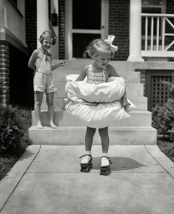 little-girl-on-skates-1936.thumb.jpg.28b7f1970771694b941c2f6ce8ea57c4.jpg