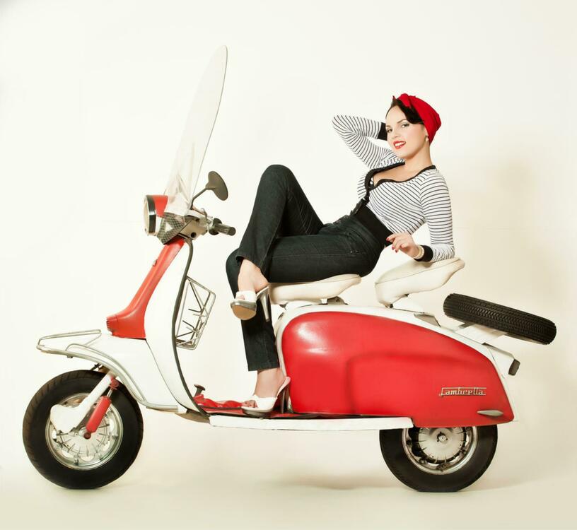 Pin Up Lambretta 03.jpg