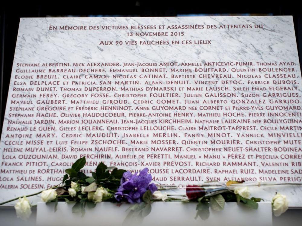 5edf6a081cdce_plaque_victimes_bataclan_2015_-_maxppp-3940166.jpg