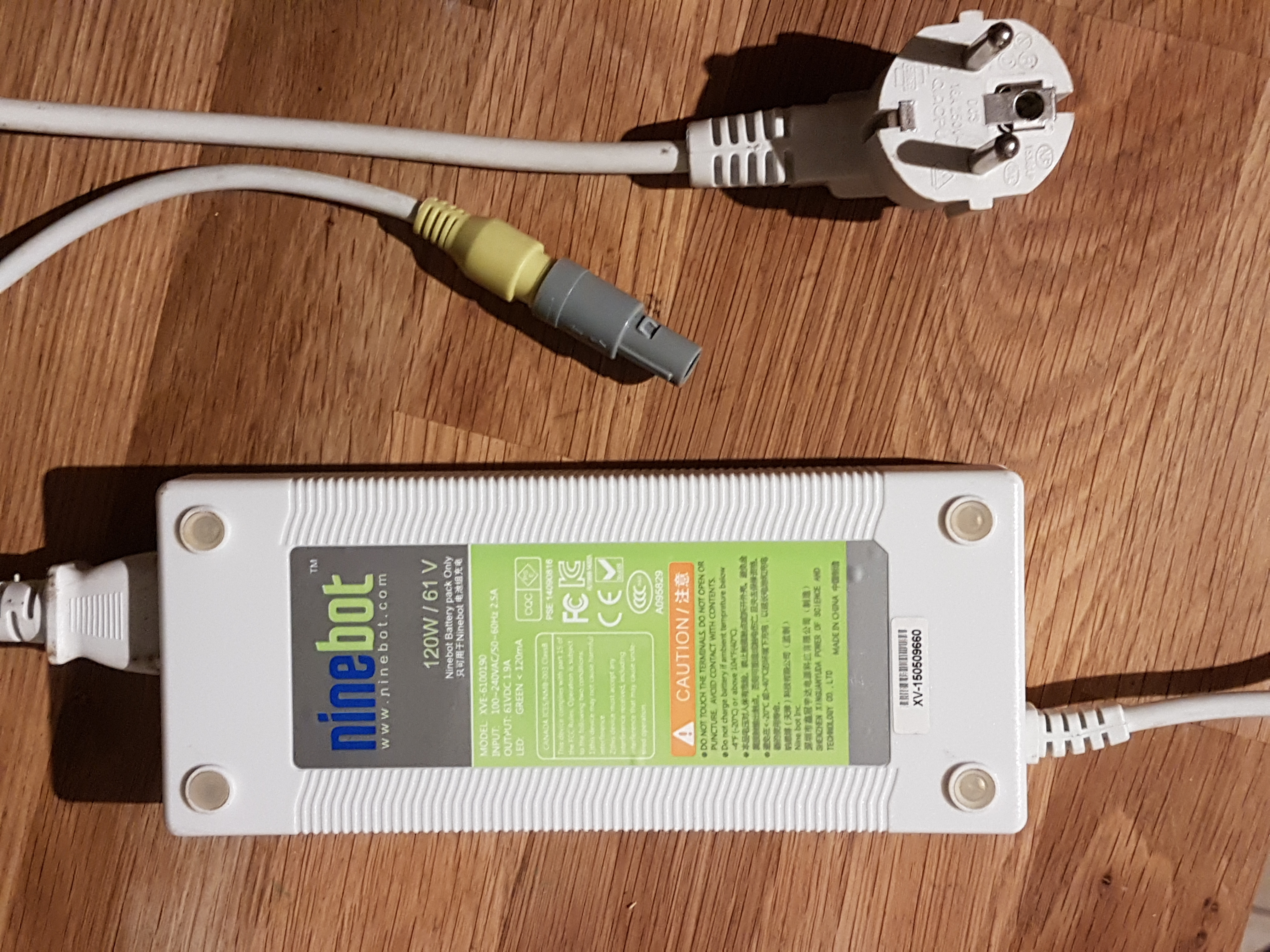 Vendu] Vends chargeur d'origine Ninebot One C C+ E E+ 120W/61V - À