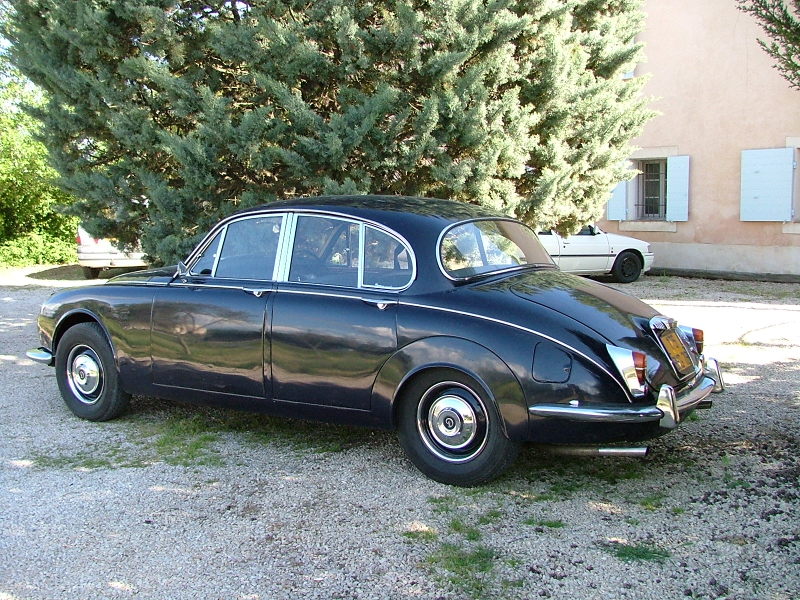 Daimler2.JPG.5bdf4d257dd0a6ae57d705d5b0aeccb7.JPG