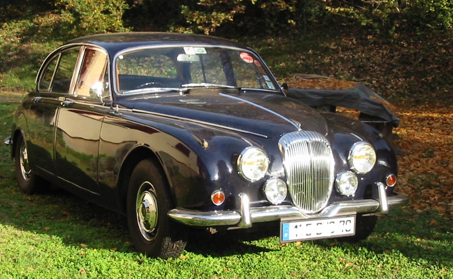 Daimler4.jpg.e7049678657e57d5fa971818dc08a294.jpg