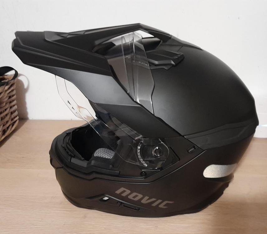 Le casque intégral en mono - Autour d'une roue - Monocycle.info